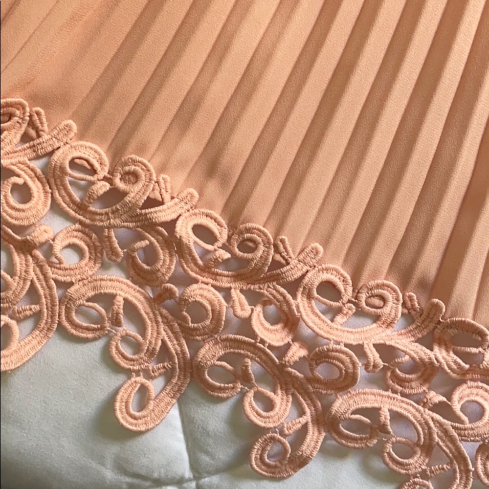 Express dress - Picture 2 of 4